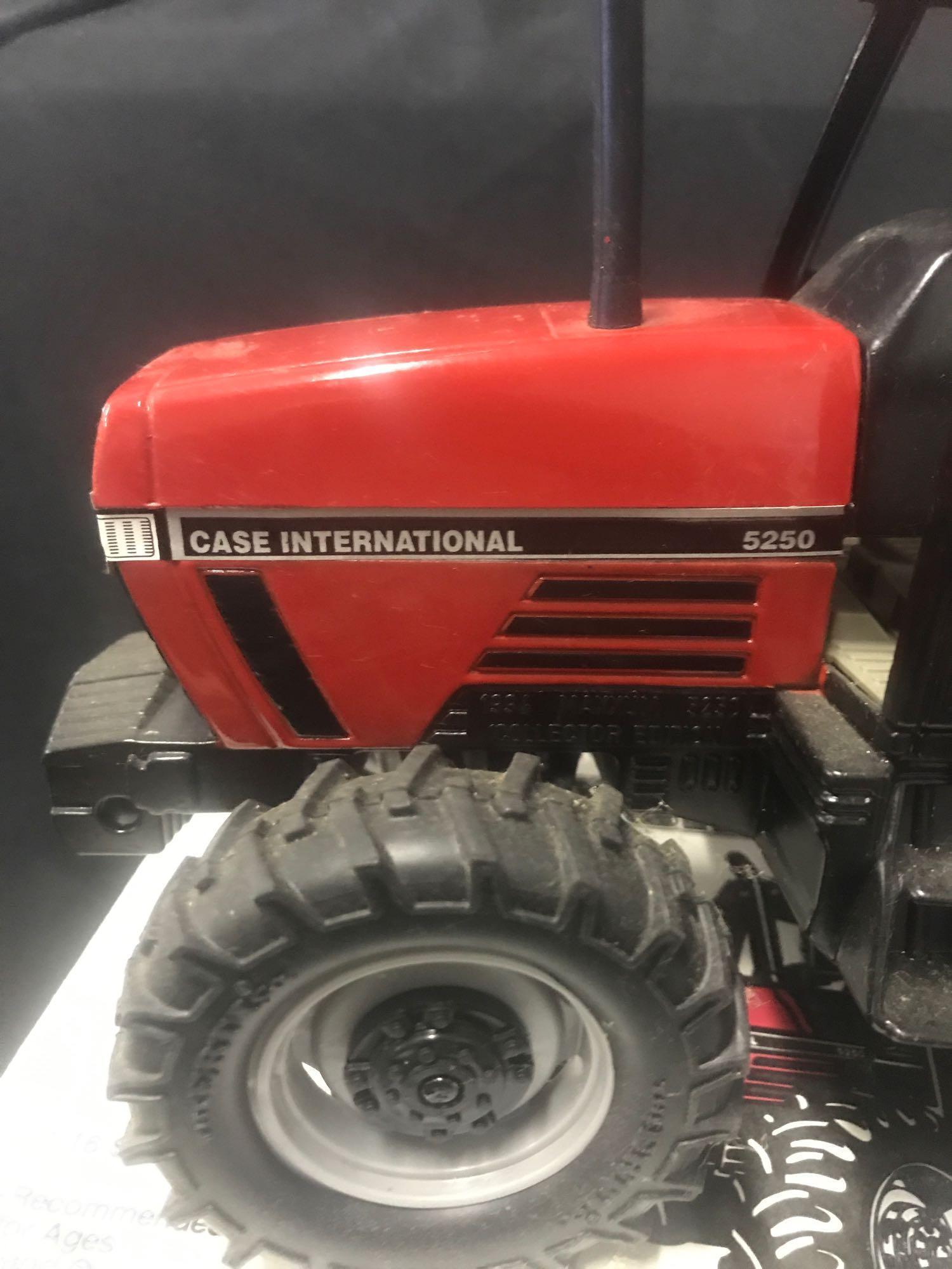 1/16 scale Ertl C-IH Maxxum 5250 MFD Tractor w/Box