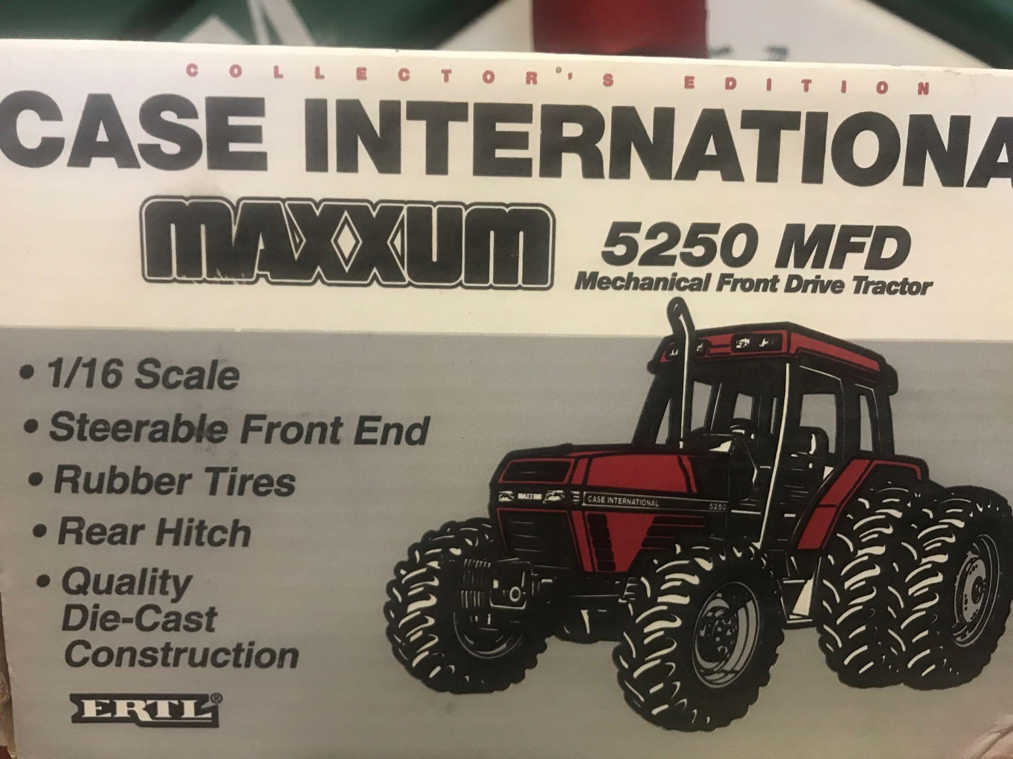 1/16 scale Ertl C-IH Maxxum 5250 MFD Tractor w/Box