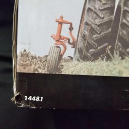1/16 scale Ertl Precision Key Series IH 1468, In the Box