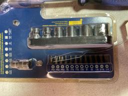 Kobalt 20 pc. 3/8''...double drive extendable ratchet set (new)... Shipping