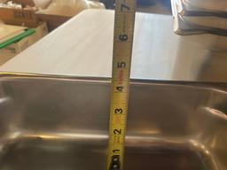 (5) 9.5" x 12" x 4" stainless steel food serving containers with 4 lids No shipping available
