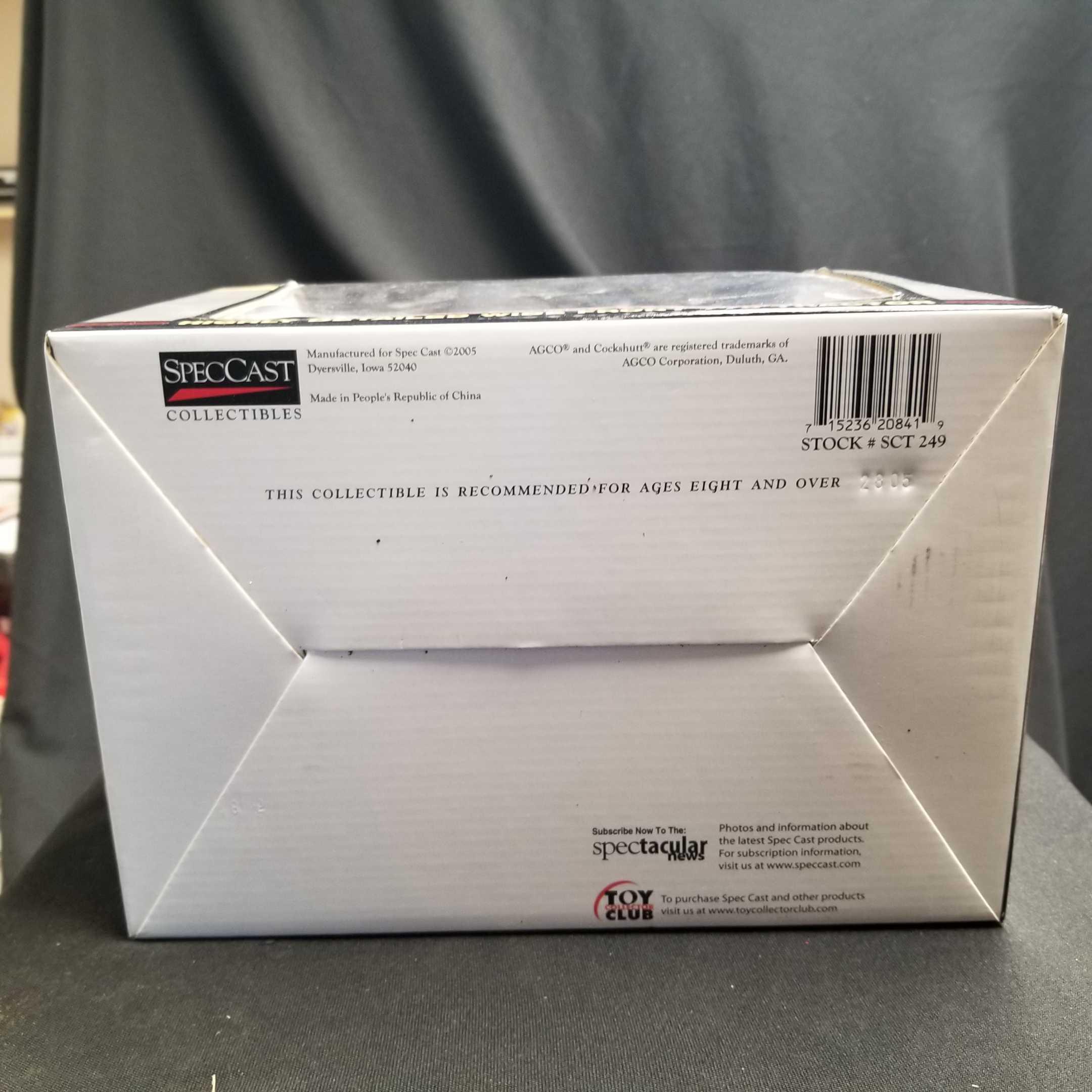 1/16 Scale SpecCast Classic Series Cockshutt Highly Detailed 770 Tractor-NIB