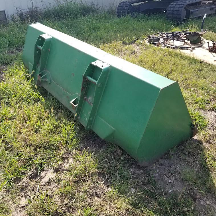 JOHN DEERE "4020" TRACTOR, DIESEL, OPEN STATION , HYDRAULIC FRONT ASSIST, 260 LOADER
