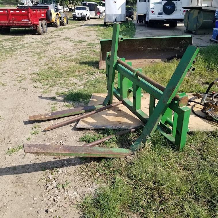 JOHN DEERE "4020" TRACTOR, DIESEL, OPEN STATION , HYDRAULIC FRONT ASSIST, 260 LOADER