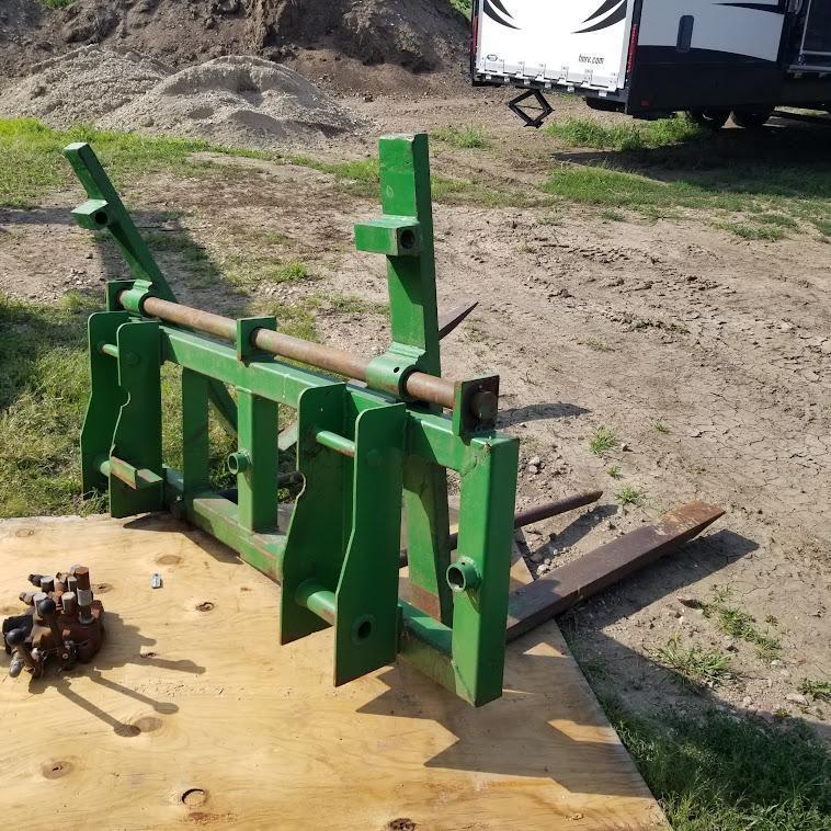 JOHN DEERE "4020" TRACTOR, DIESEL, OPEN STATION , HYDRAULIC FRONT ASSIST, 260 LOADER