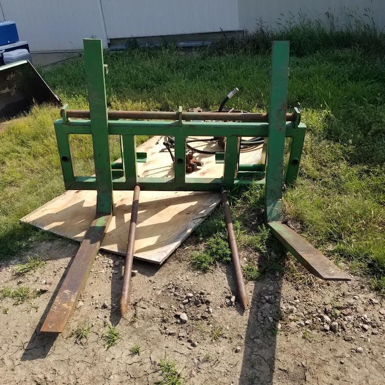JOHN DEERE "4020" TRACTOR, DIESEL, OPEN STATION , HYDRAULIC FRONT ASSIST, 260 LOADER