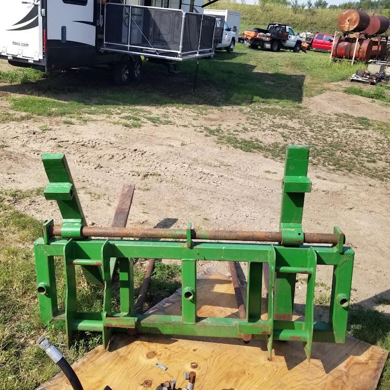 JOHN DEERE "4020" TRACTOR, DIESEL, OPEN STATION , HYDRAULIC FRONT ASSIST, 260 LOADER