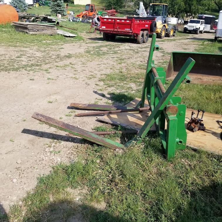 JOHN DEERE "4020" TRACTOR, DIESEL, OPEN STATION , HYDRAULIC FRONT ASSIST, 260 LOADER