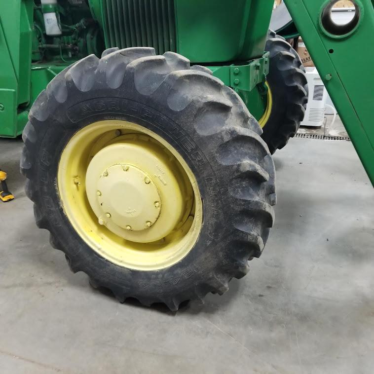 JOHN DEERE "4020" TRACTOR, DIESEL, OPEN STATION , HYDRAULIC FRONT ASSIST, 260 LOADER