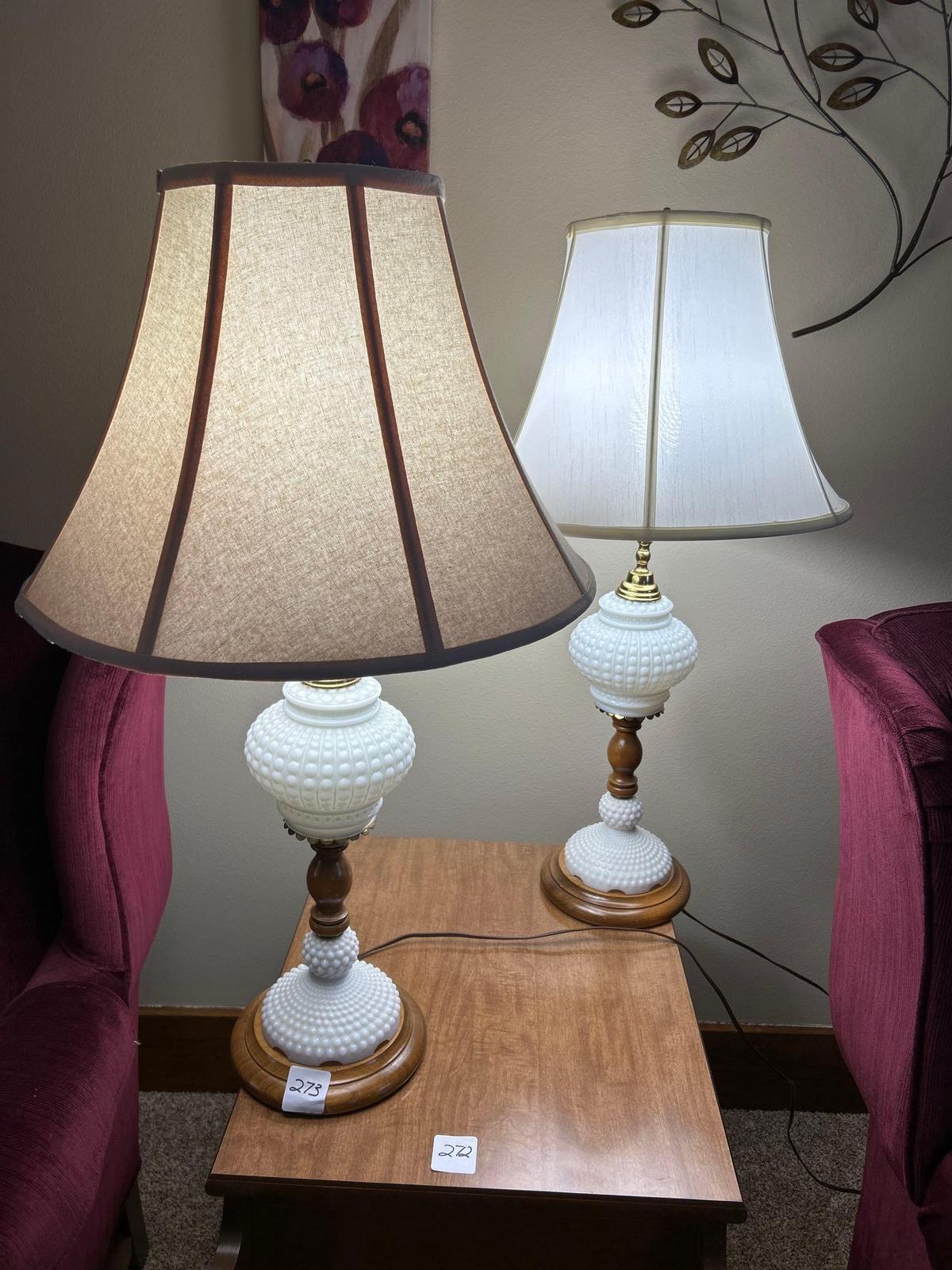 2 matching table lamps.