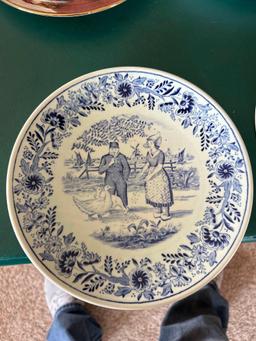 Various hand painted plates....Shipping