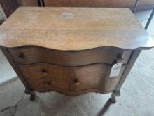 Commode dresser