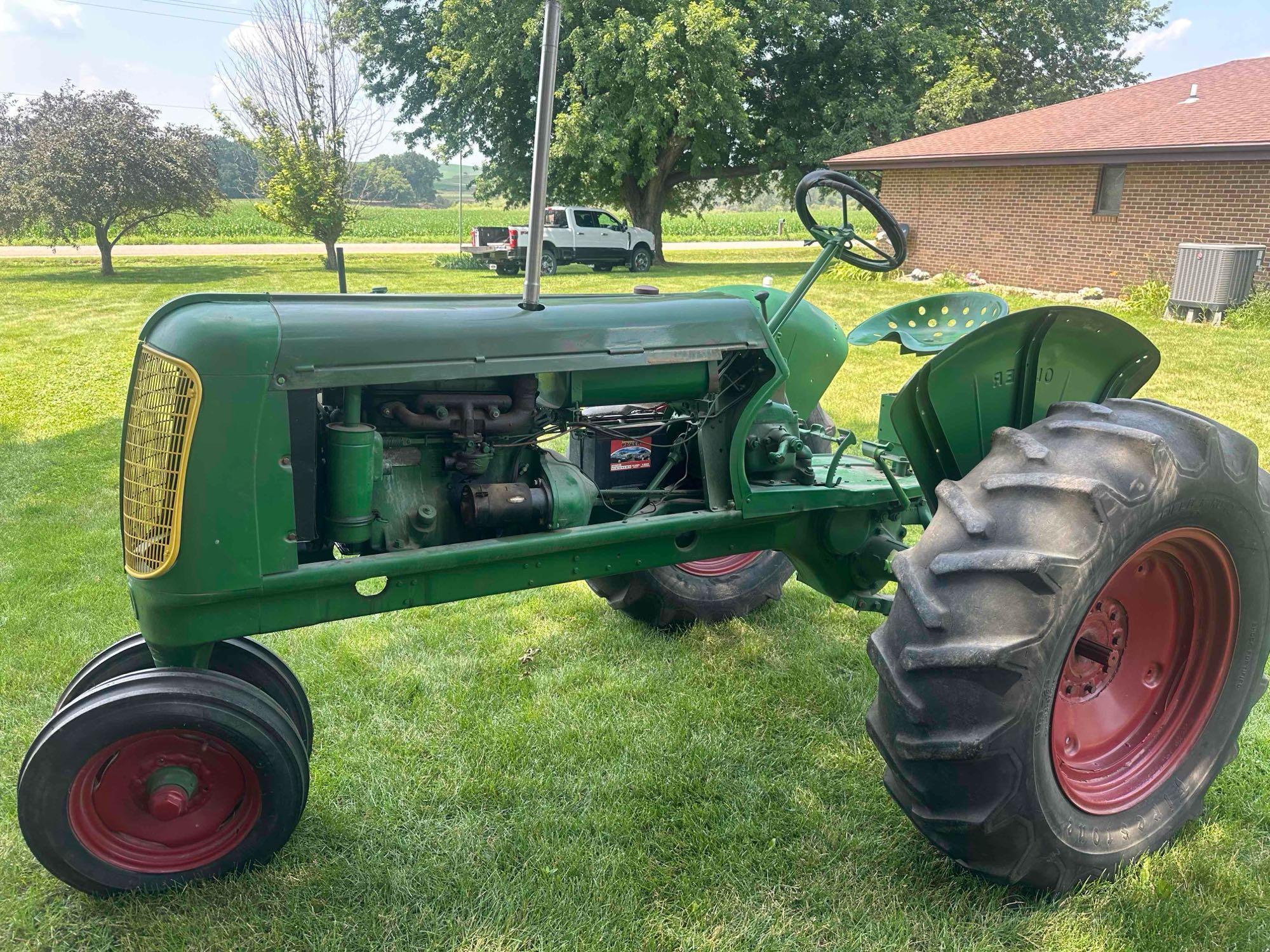 1945 OLIVER "60" TRACTOR, NARROW FRONT