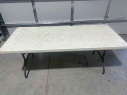 6 foot plastic table