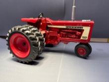 1/16 scale Farmall 806 Diesel Tractor with Duals