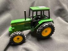 1/32 scale John Deere 3140 Tractor
