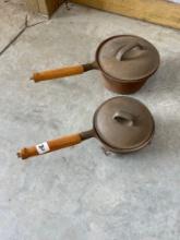 2 cast iron pots