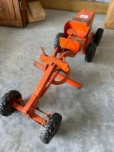 Model Toys Adams/Doepke diesel motor grader. Good!! Shipping