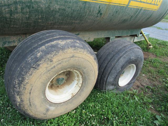 Husky Tandem Axle Tank Spreader
