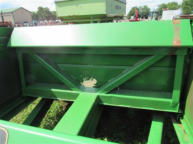 JD 785 Hyd Push Manure Spreader