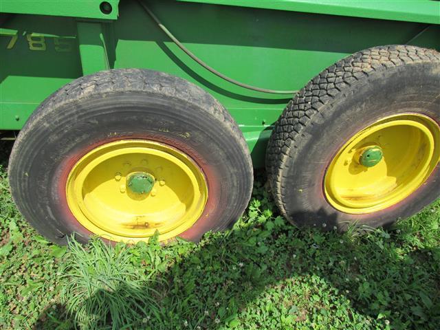 JD 785 Hyd Push Manure Spreader