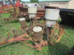 Int Pull Type 2R Corn planter