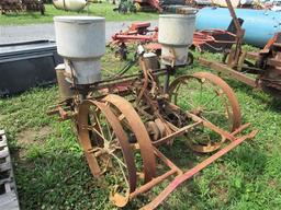 Int Pull Type 2R Corn planter