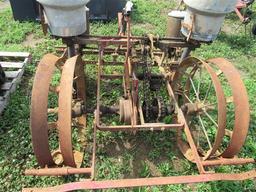 Int Pull Type 2R Corn planter