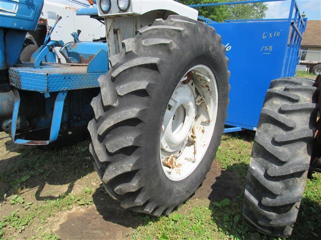 Ford 7000 2WD w/ Front Weights