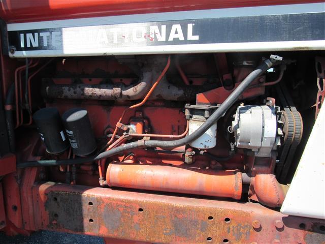 Int'l 1086 Tractor, 2WD, C/H/A dual PTO