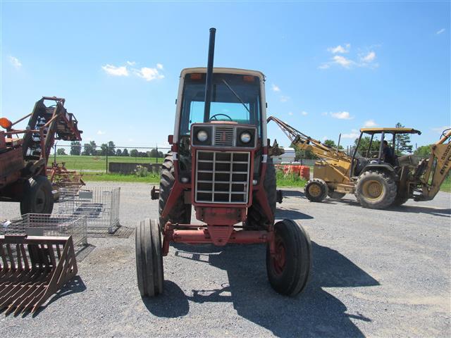 Int'l 1086 Tractor, 2WD, C/H/A dual PTO