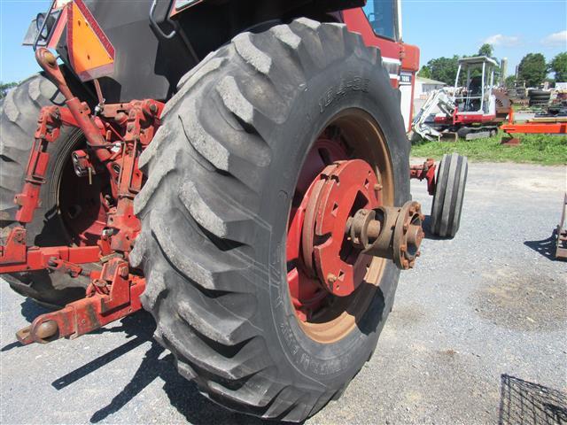 Int'l 1086 Tractor, 2WD, C/H/A dual PTO