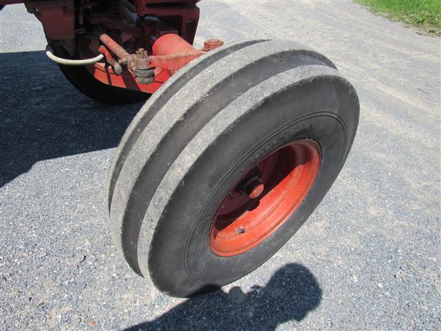 Int'l 1086 Tractor, 2WD, C/H/A dual PTO