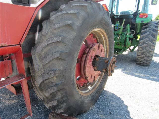 Int'l 1086 Tractor, 2WD, C/H/A dual PTO