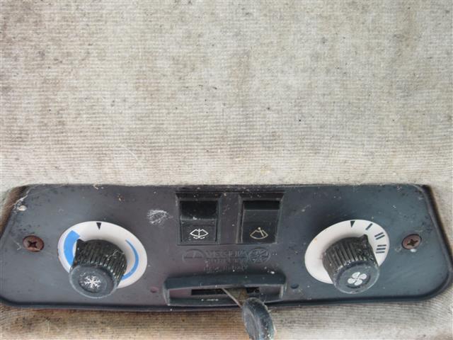 Hesston 140-90 Cab Tractor, 2WD, 5803 Hrs