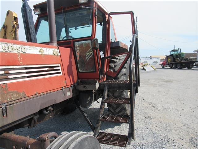 Hesston 140-90 Cab Tractor, 2WD, 5803 Hrs