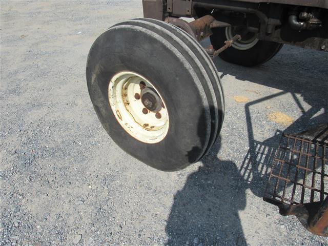 Hesston 140-90 Cab Tractor, 2WD, 5803 Hrs