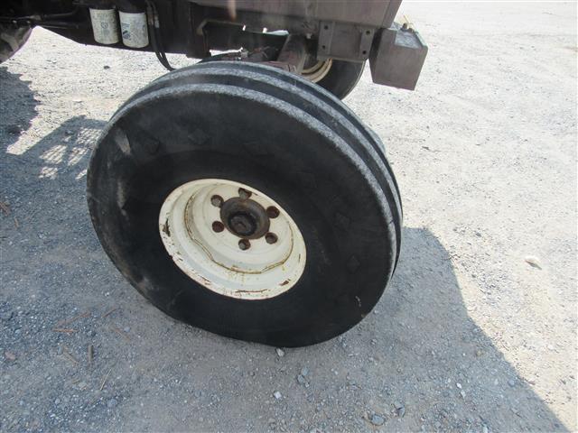 Hesston 140-90 Cab Tractor, 2WD, 5803 Hrs