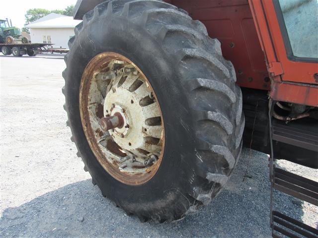 Hesston 140-90 Cab Tractor, 2WD, 5803 Hrs