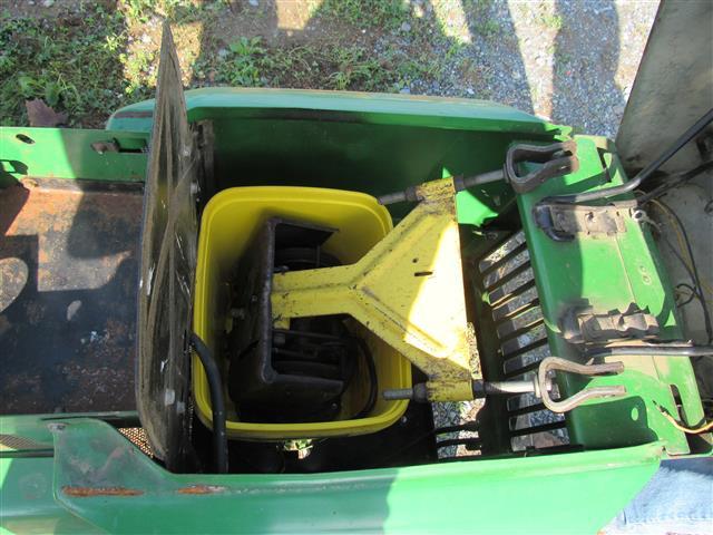 JD 316 Lawn Tractor (no engine - Salvage)