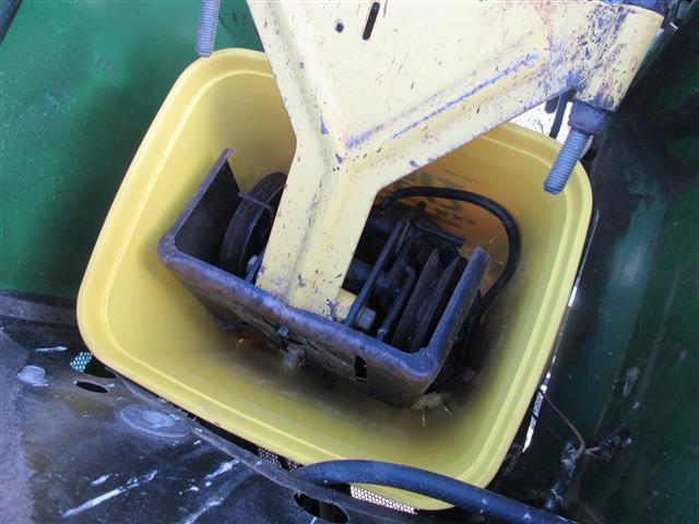 JD 316 Lawn Tractor (no engine - Salvage)
