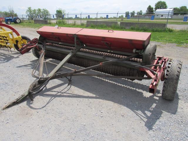 Brillion 10' Hyd Seeder