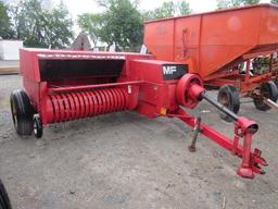 MF 124 Baler