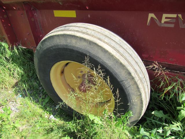 NH 155 Manure Spreader