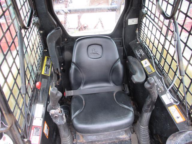 2008 JD 320 SSL w/ Enclosed Cab,600 Hrs,