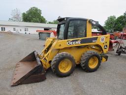 2008 JD 320 SSL w/ Enclosed Cab,600 Hrs,