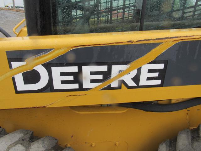 2008 JD 320 SSL w/ Enclosed Cab,600 Hrs,