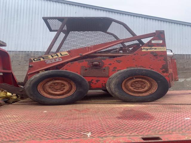 Gehl 2500 Skid Loader
