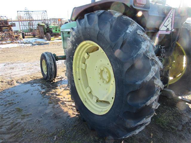 JD 2955 2WD, 4Post ROPS, Quad Trans (salvage)