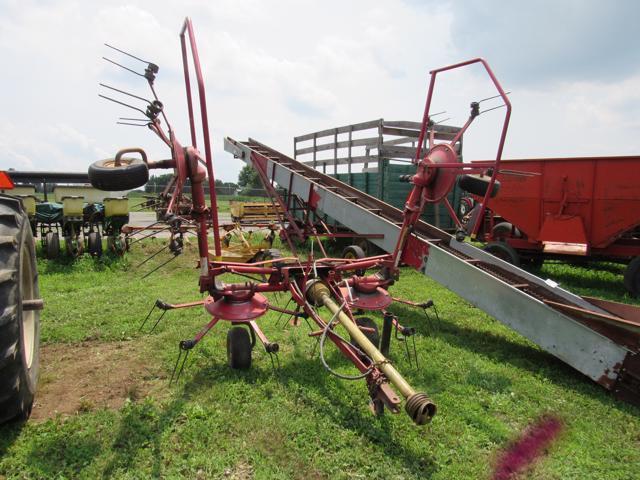 NH 163 Hydraulic-Fold Tedder